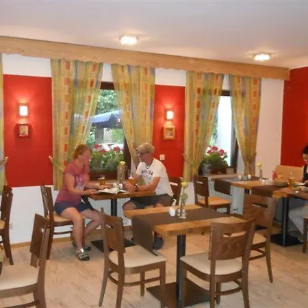 Hotel-pension Am Wäldchenborn 3*