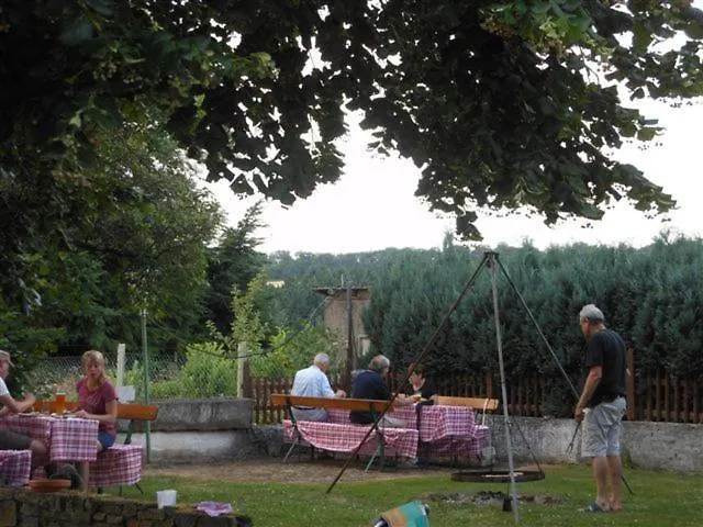 ゲストハウス Hotel-pension Am Waldchenborn マンダーシャイト