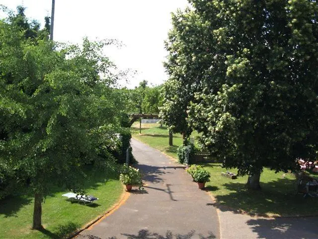 Hotel-pension Am Waldchenborn ゲストハウス マンダーシャイト